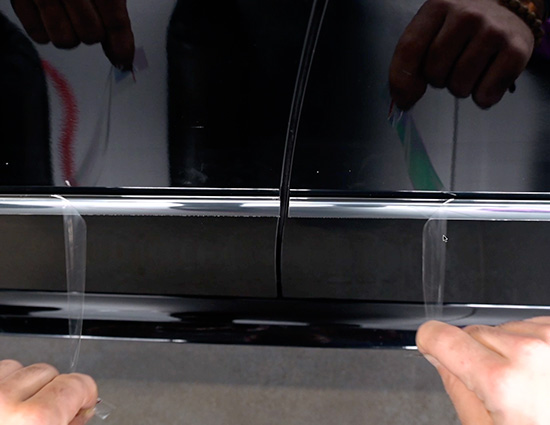 Step applicazione modanatura laterale