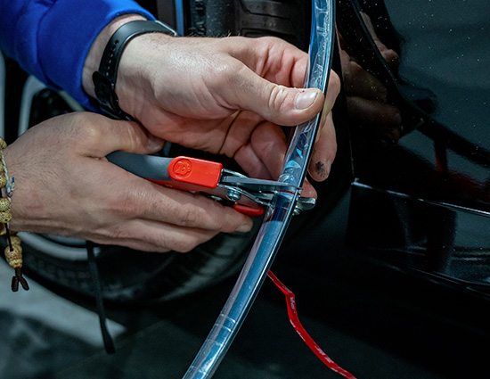 Step applicazione modanatura laterale