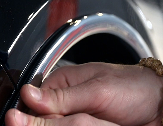 Step applicazione modanatura laterale